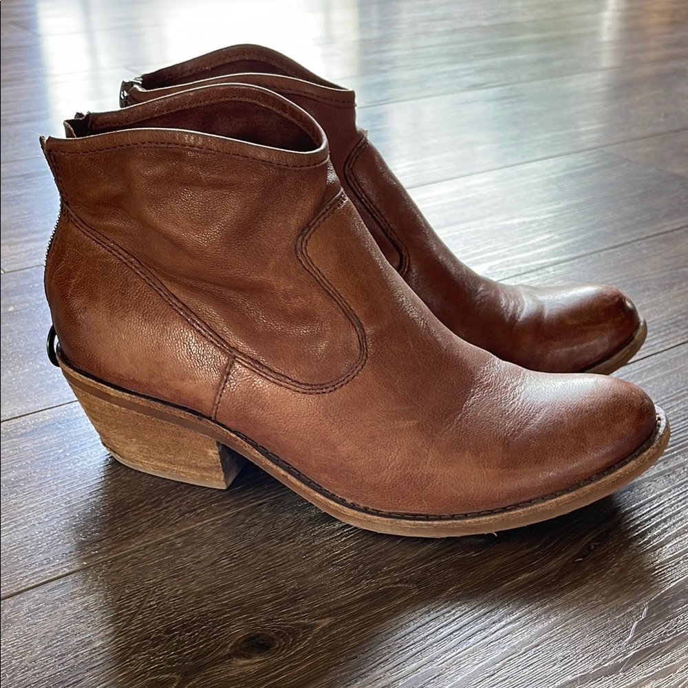Sofft Chestnut Leather Ankle Booties